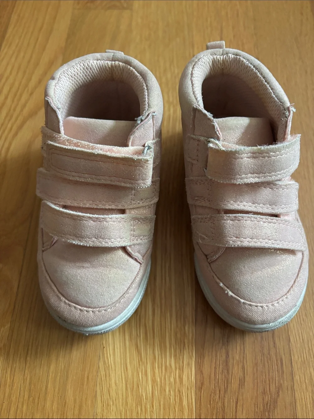 Size 6 Toddler Osh Kosh B’Gosh Sneakers